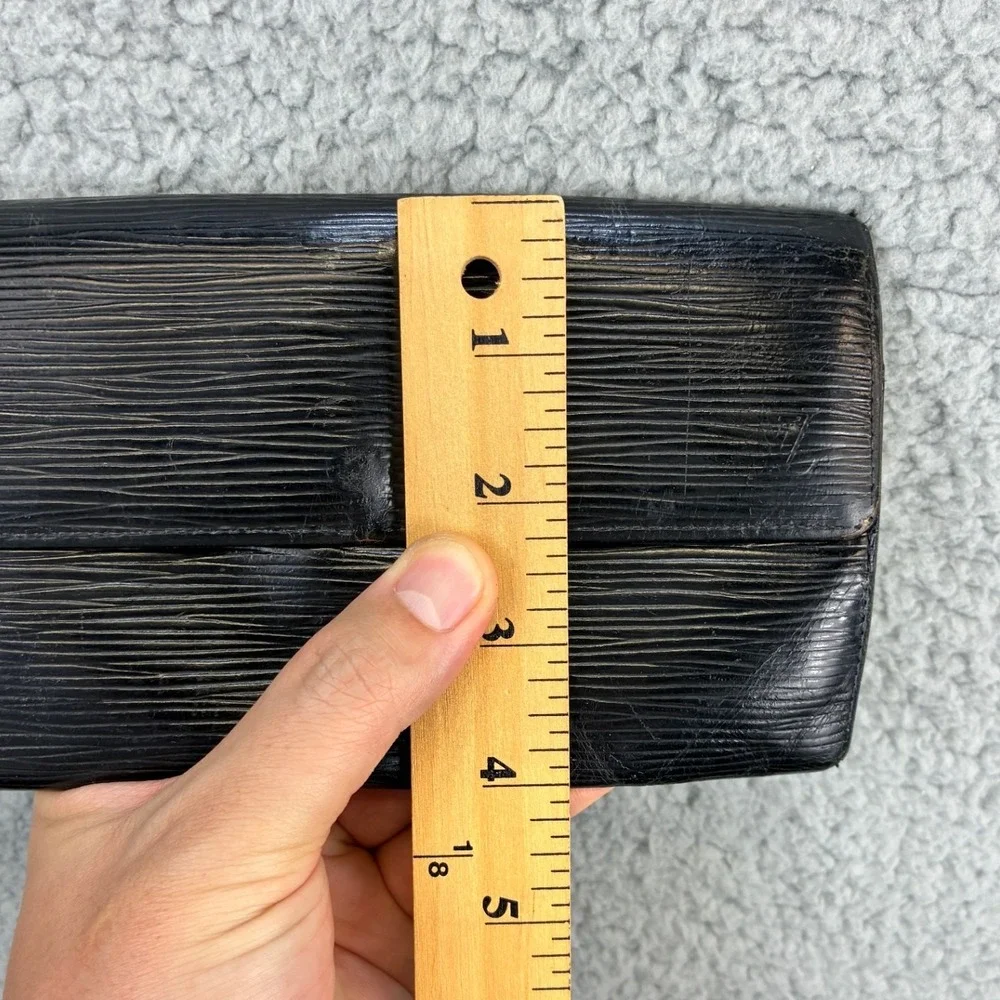 Louis Vuitton Men's OS Black Epi Bi-Fold Wallet Vintage Luxury Designer Classic